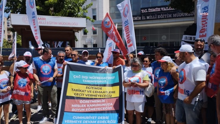 Öğretmenlik Mesleği Kanun Teklifi’ne karşı 'siyah çelenkli' protesto